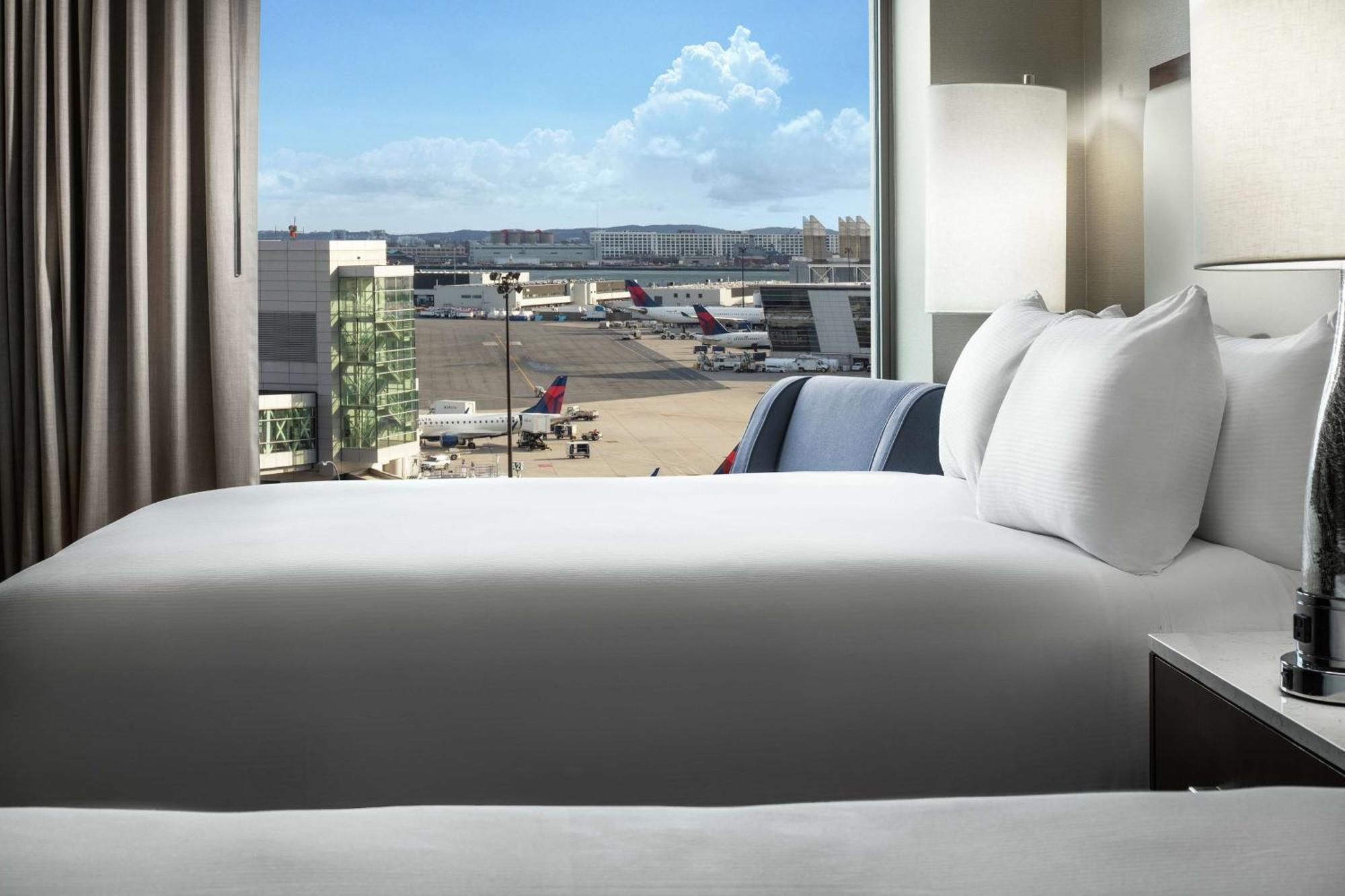 Hotel Hilton Boston Logan Airport Extérieur photo